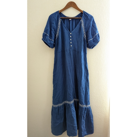 Old Navy Dresses & Skirts - Old Navy Crinkle Crepe Swing Blue Embroidery Maxi Dress